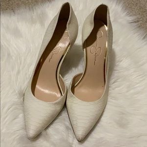 Jessica Simpson pumps